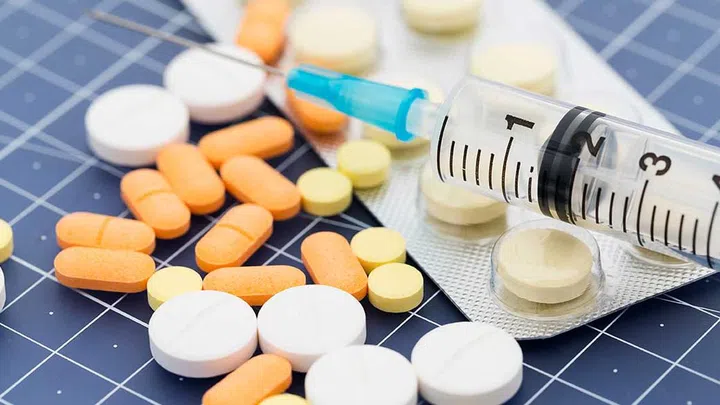 If your doctor recommends starting a steroid to gain control of severe symptoms, check with your allergy doctor first