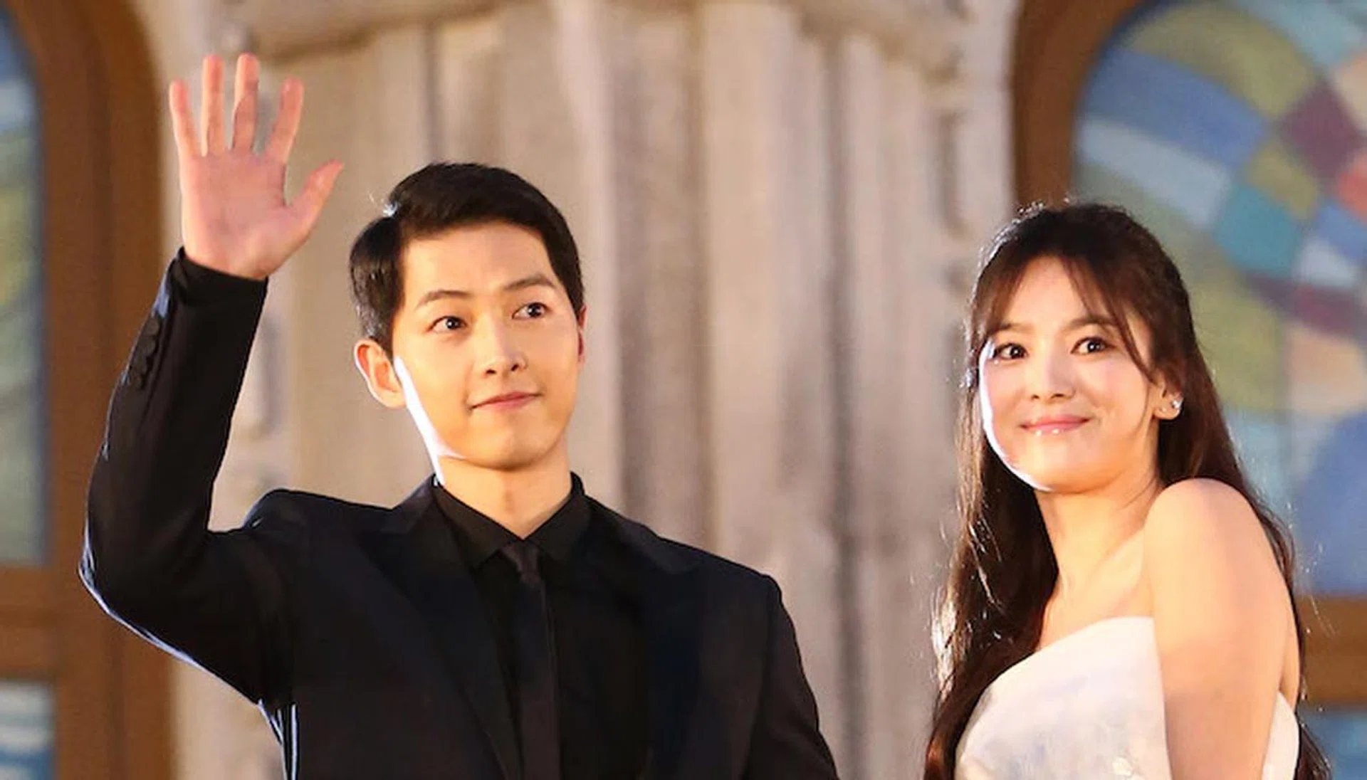  S. Korean actress Song Hye-kyo and actor Song Joong-ki
South Korean actress Song Hye-kyo and actor Song Joong-ki pose for a photo during a photocall at the 52ndl BaekSang Arts Awards in Seoul on June 3, 2016. (Yonhap)/2016-06-07 09:02:40/
<Copyright ®œ 1980-2016 YONHAPNEWS AGENCY. All rights reserved.>