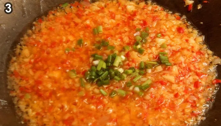 07. Add the spring onion and cook for another 10 seconds.