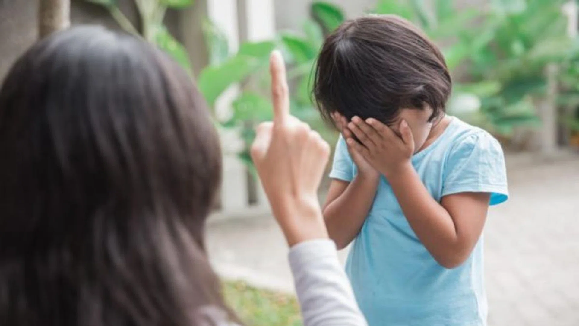 Things You Should Never Say To Your Child When Angry_Featured