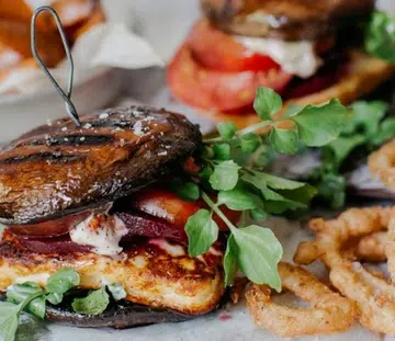 Shrooms Burger With Onion Rings