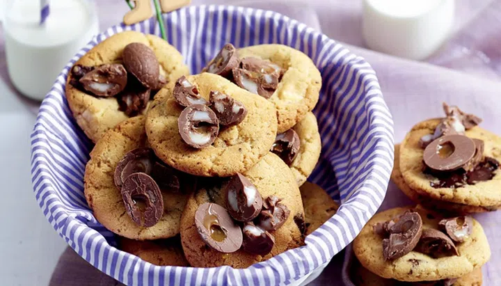 Easter Egg-stravaganza! - Choc-Chunk Biscuits