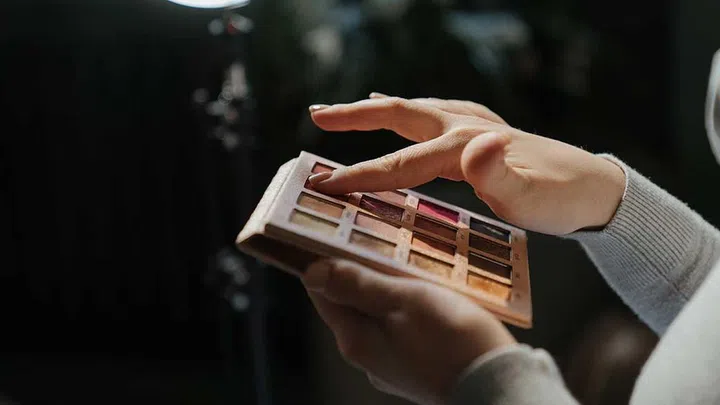 For the kind of targeted coverage required for mature skin, your fingertips get the best results! (Photo by cottonbro from Pexels)