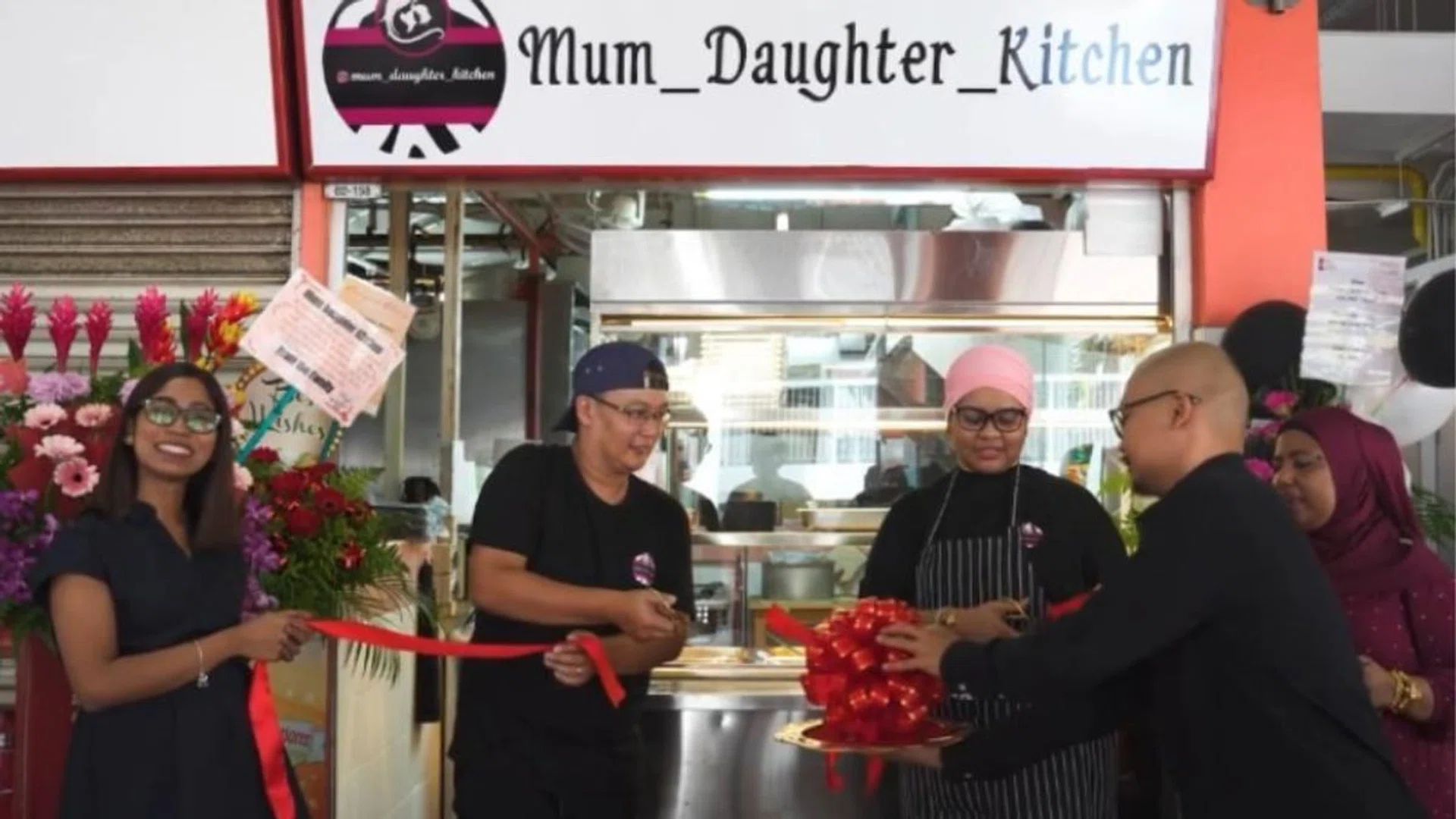 Instagram/Mum_daughter_kitchen