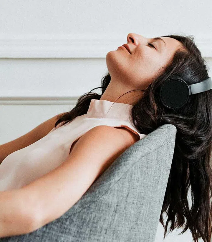 Roll your shoulders and bend your neck a few times to relax the body, then gently close your eyes. 