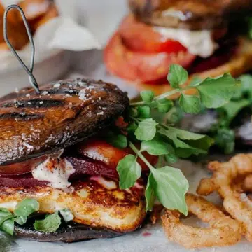 Shrooms Burger With Onion Rings