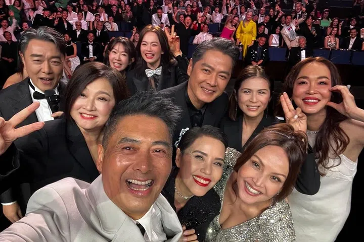 star awards chow yun fat selfie