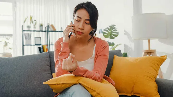 If you're looking to be a happier person, do let go of toxic relationships. (Photo by Envato)