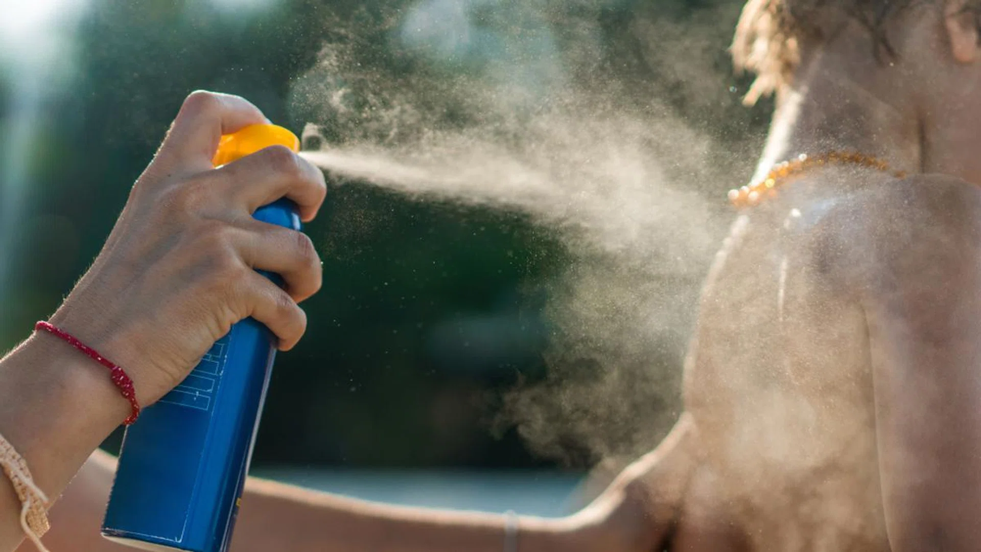 lightweight spray on sunscreen not greasy