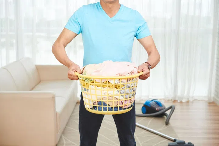 79824231 - doing laundry