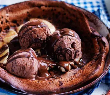 Dutch Chocolate Pancakes With Bananas