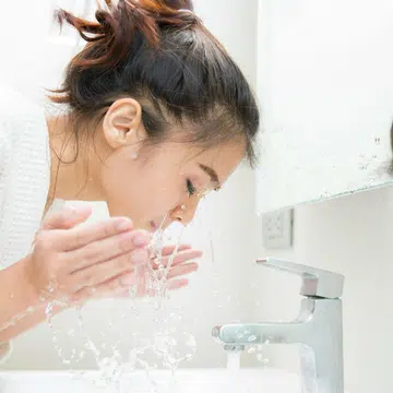 A Quick Cleansing Guide to Removing Your Makeup Completely - Featured