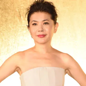 Stella Chang Divorce Signs