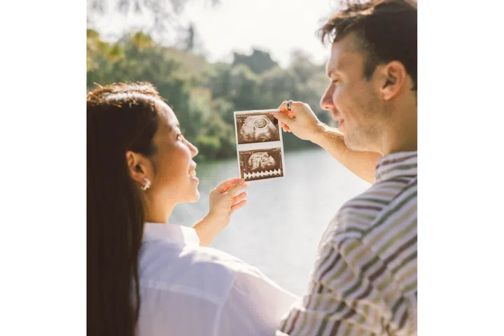 Charmaine Yee with husband Camilo, with baby ultrasound