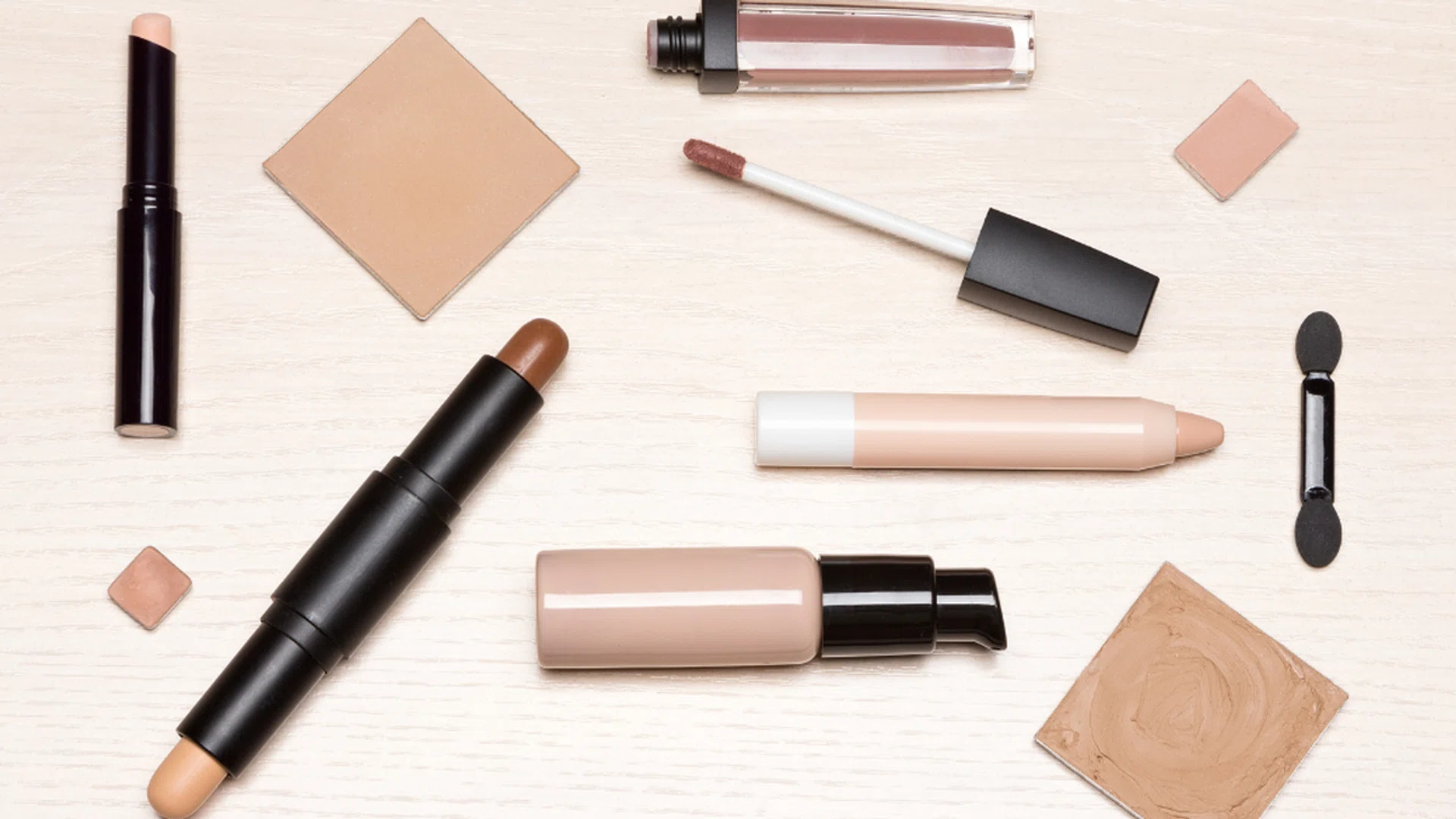 Concealer hide pimples blemish