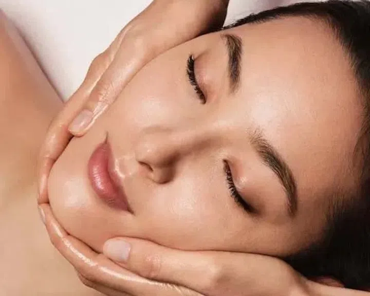 Best Sculpting Luxury Facial
The Clarins Precious Signature Treatment, Clarins Skin Spa