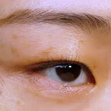 These Eyebrow Grooming Mistakes Are Making You Look Older