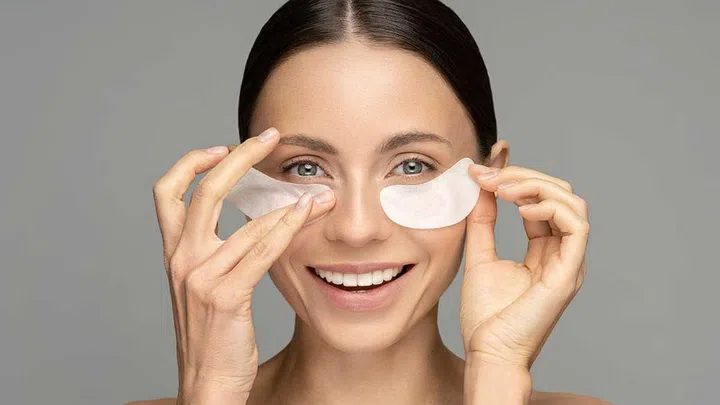 The visible effect on wrinkles will only be apparent after a few weeks of daily application.