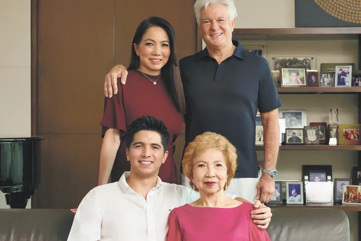 Tan Su Shan and her family