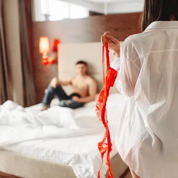 5-women-share-tips-on-how-to-make-the-first-move-in-bed