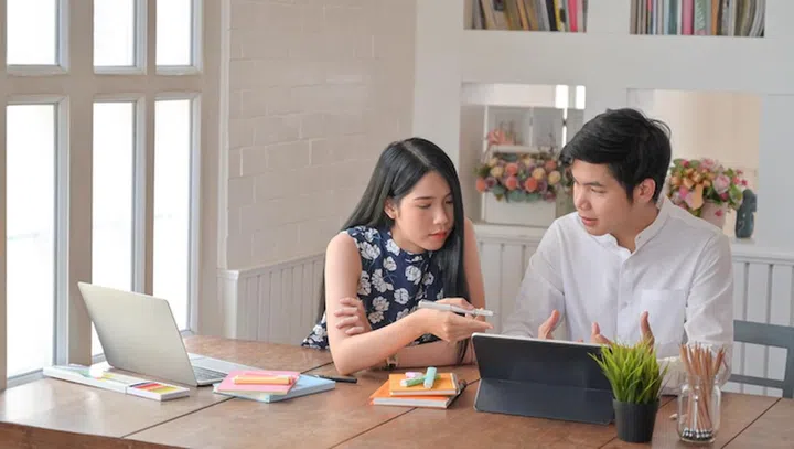 Young men and young women are using laptop and helping to make reports.