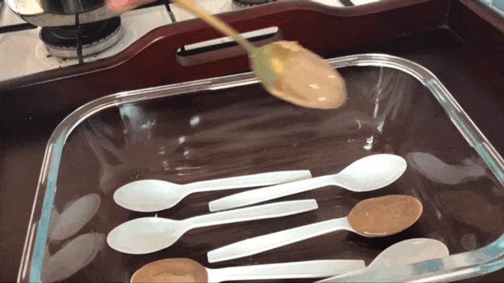 03. Carefully spoon melted chocolate into teaspoons, and sprinkle with candy sprinkles.