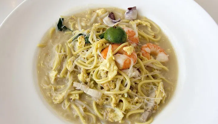 18868486 - hokkien stir fry yellow noodles and rice noodles with prawns squids eggs and pork