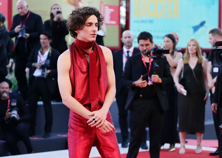 VENICE, ITALY - SEPTEMBER 02: Timothee Chalamet attends the "Bones And All" red carpet at the 79th Venice International Film Festival on September 02, 2022 in Venice, Italy. (Photo by Andreas Rentz/Getty Images)