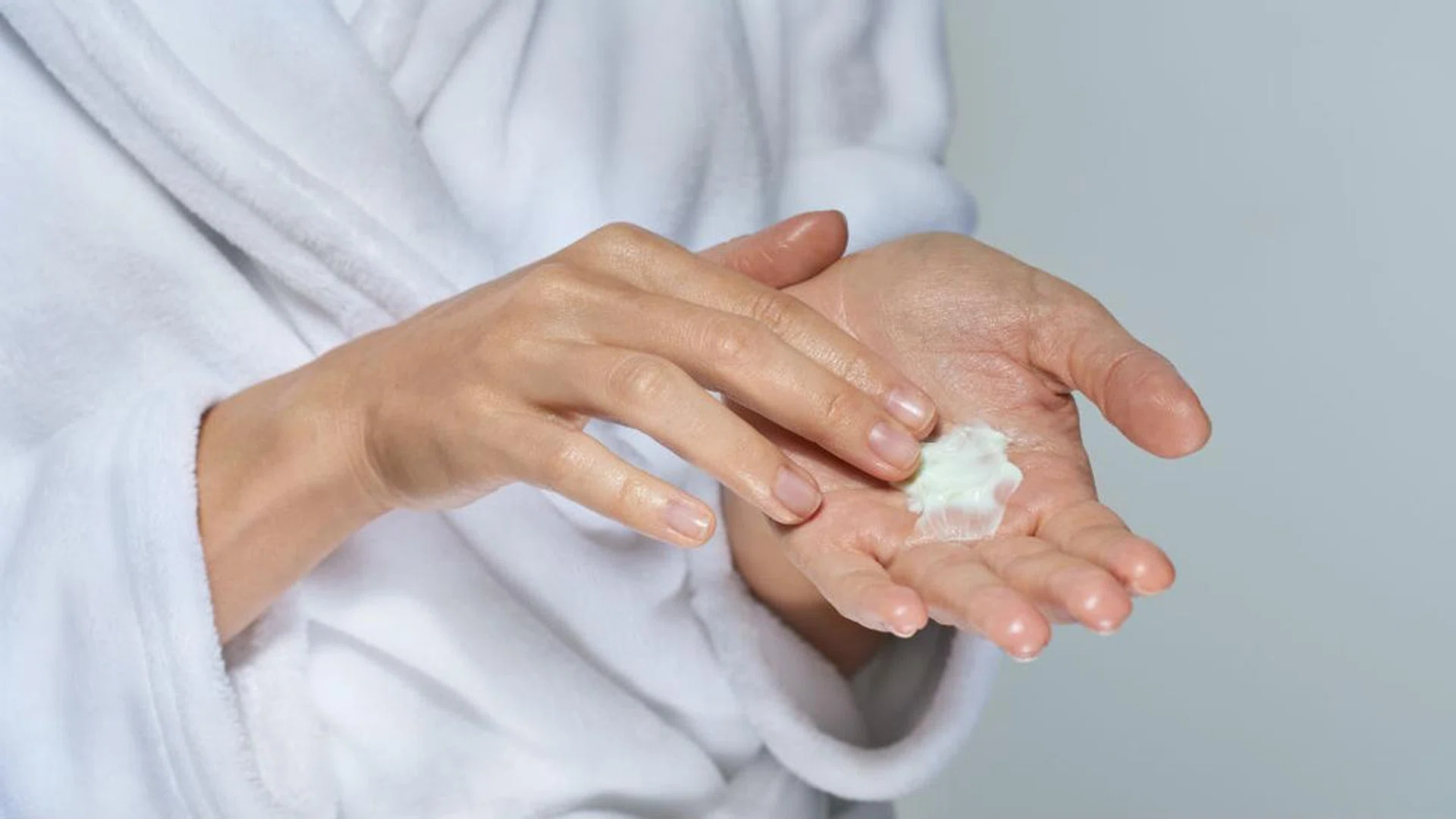 Why Everyone Should Add Retinoids To Their Skincare Routine According to Doctors - featured