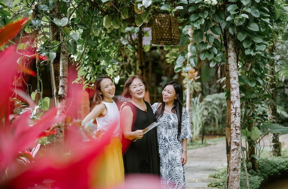 Minjoo (right) with her family