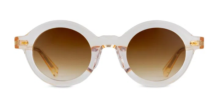 O+ Colton sunglasses in Champagne with Brown Gradient Lens. Photo: O+