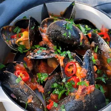Mussels In Chilli Tomato Broth