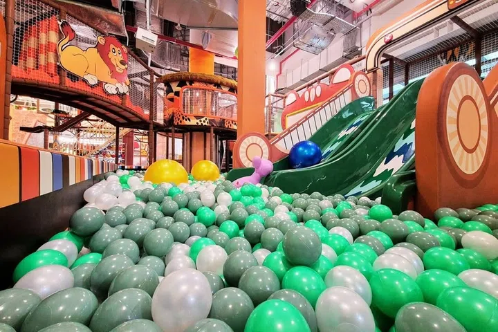 giggle jungle themed indoor playground singapore