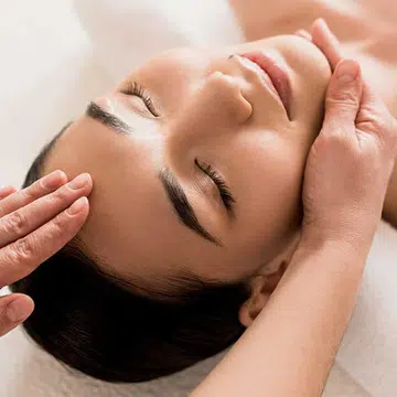 If You're Struggling To Fall Asleep, Try A Light DIY Massage For Insomnia