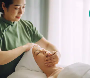 most-pampering-facial-oasia-spa-glowing-skin