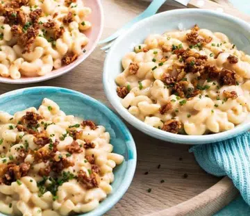 Vegan Macaroni & Cheese With Tempeh Bacon Bits