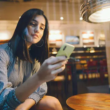 should-you-tell-your-friend-partner-cheating-on-her
