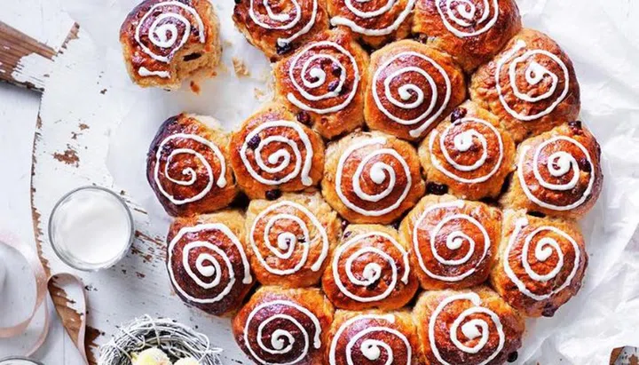 White Chocolate & Cranberry Buns