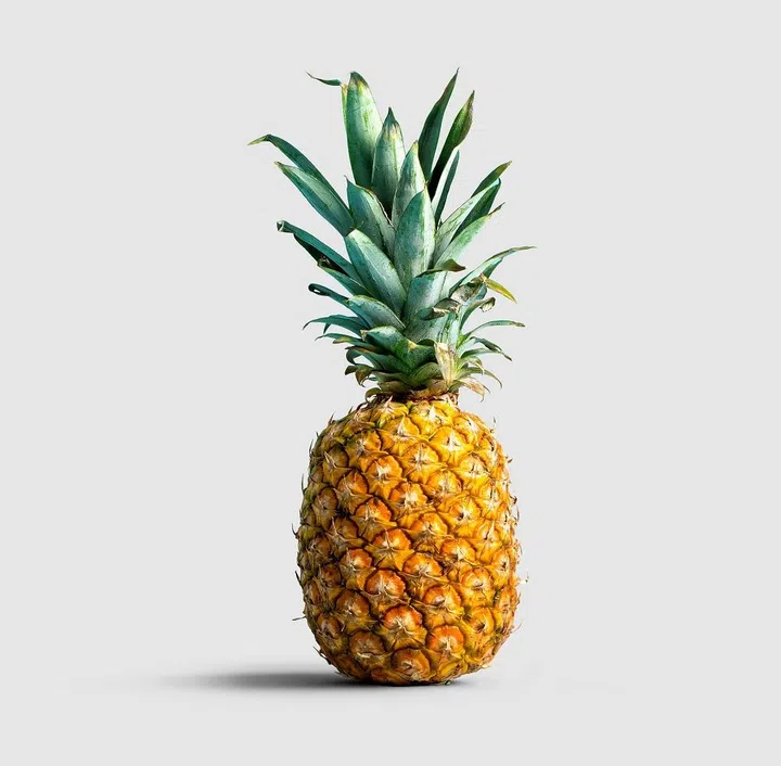 One pineapple on a solid color background