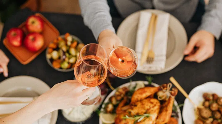 Meals shared with your parents, housemates or kids are good for your mental health. (Carolin Grabowska Pexels)