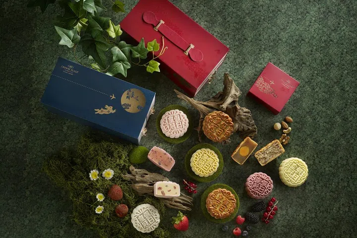 Crowne Plaza Changi Airport mooncakes promo