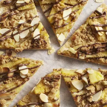 Banana & Chocolate Hazelnut Pizza