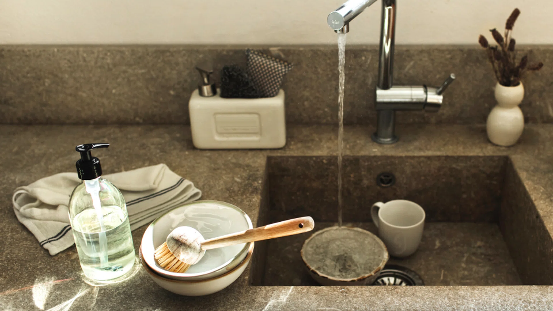 12 Dirtiest Spots In Your Kitchen