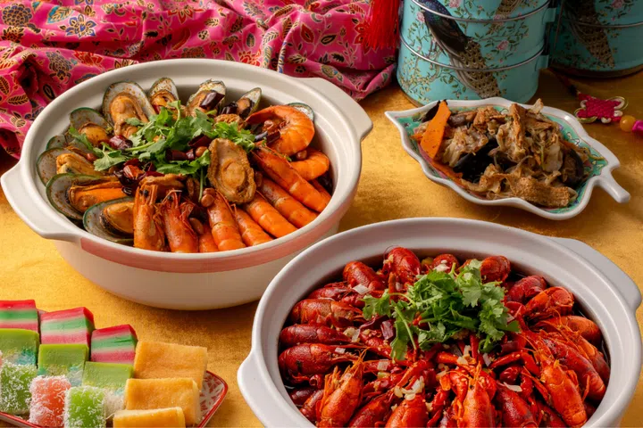 Seafood lovers can dig into the Tangy Mala Crawfish with Chinese Rice Cake or Mala Seafood Treasure Trove. Credit: Chilli Manis Catering