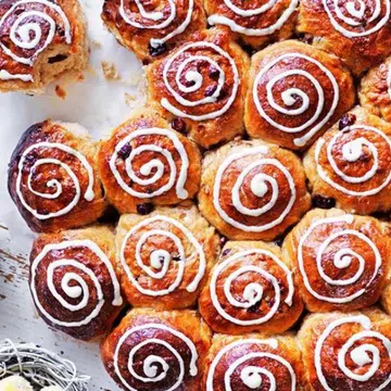 White Chocolate & Cranberry Buns