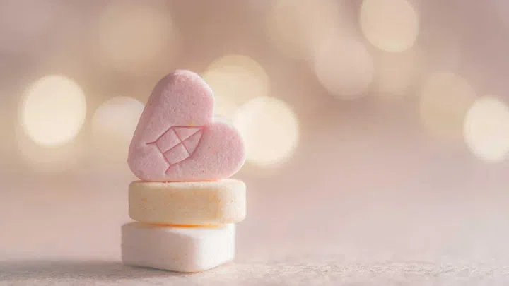 Sugar pushes exactly the same biochemical buttons in our reward system as cocaine, alcohol, nicotine. (Photo by Ylanite Koppens from Pexels)