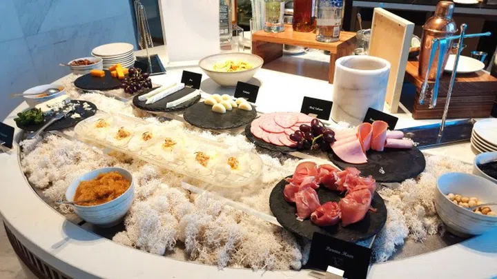 A cold cuts station next to the cocktail bar offers different varieties of cheese, ham, and crackers. Photo: Melody Bay