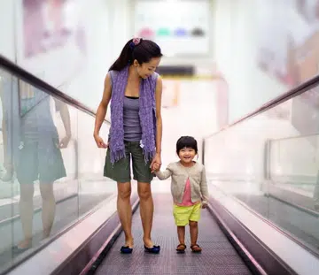 how to keep child safe from escalator accidents