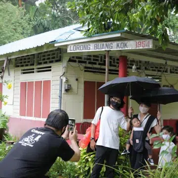 experience-authentic-kampong-life-singapore-lorong-buangkok