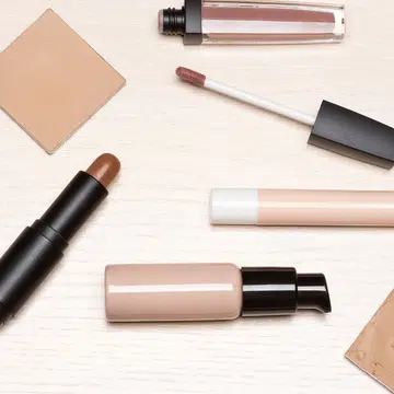Concealer hide pimples blemish